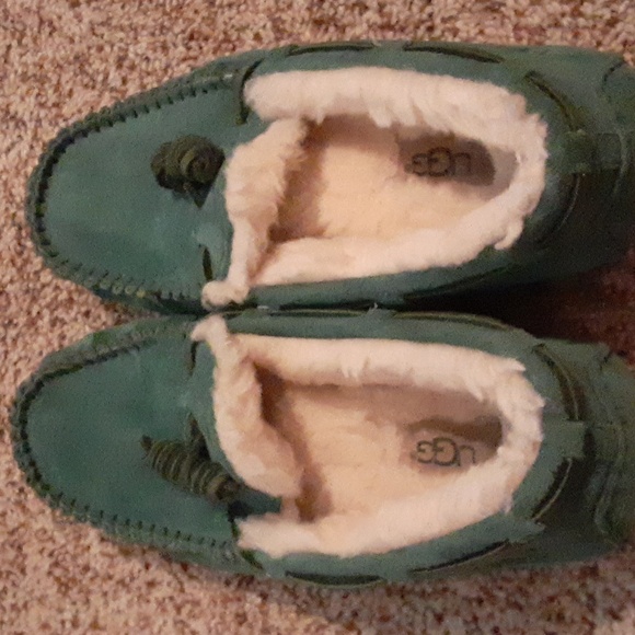 EUC! UGG , Dakota Suede Slipper - Picture 1 of 7